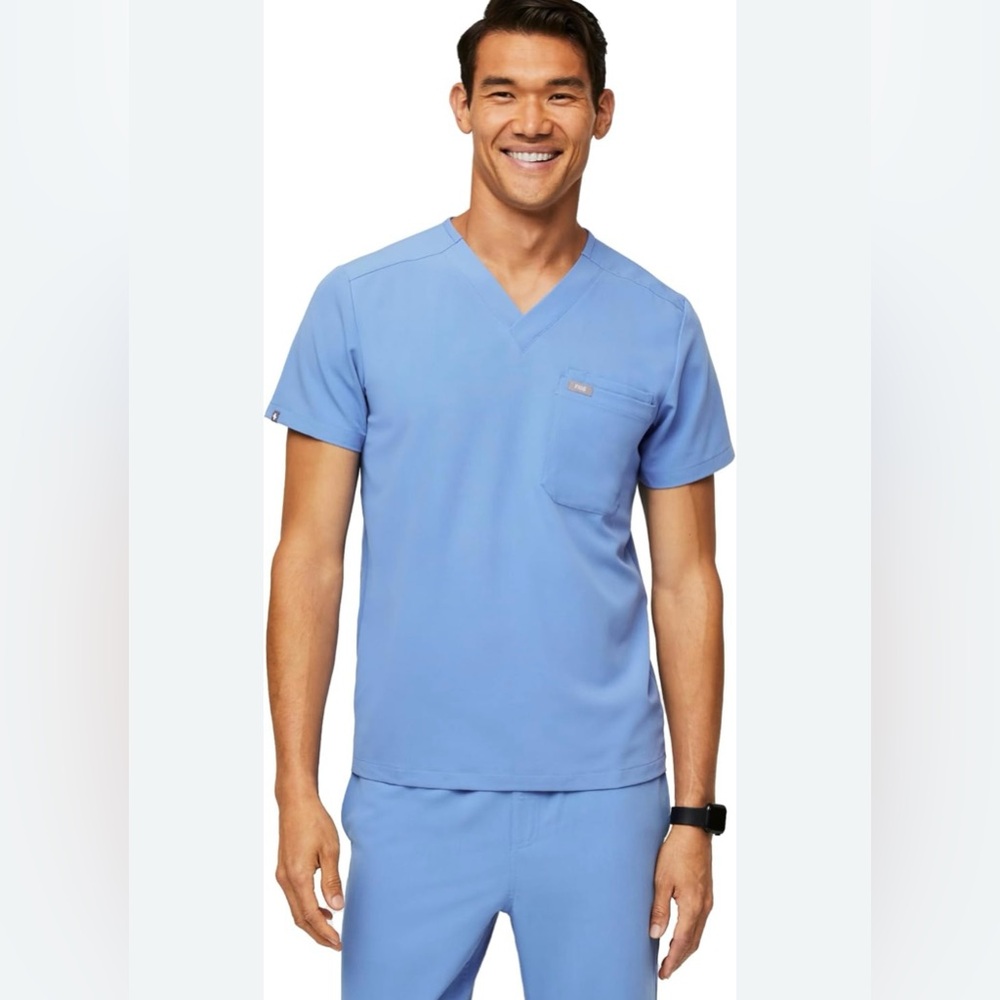 FIGS Men’s Pocket Scrub Top Blue Size XL